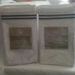 Royal velvet valance sold as set of 2 (b16)